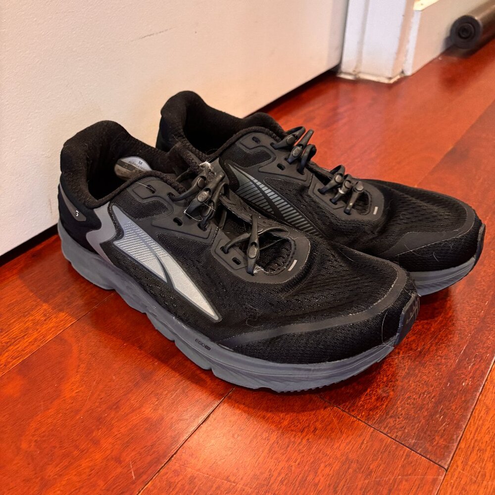 Altra black womens 8